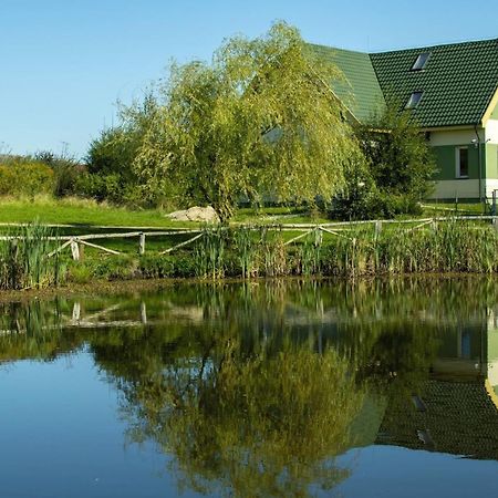 Pokoje Goscinne Butryny Exterior photo